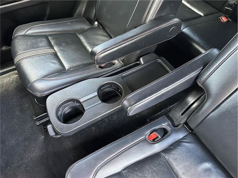 Used 2019 Toyota Highlander SE AWD/4WD image 17