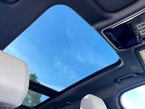 Used 2024 Land Rover Range Rover Velar Dynamic SE image 29