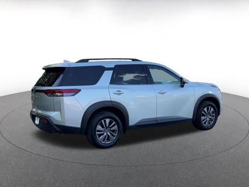Used 2025 Nissan Pathfinder SV AWD/4WD image 14
