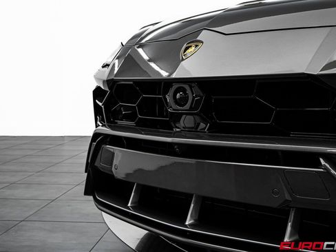 Used 2022 Lamborghini Urus image 9