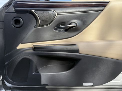 Used 2019 Lexus ES 350 Ultra Luxury image 44