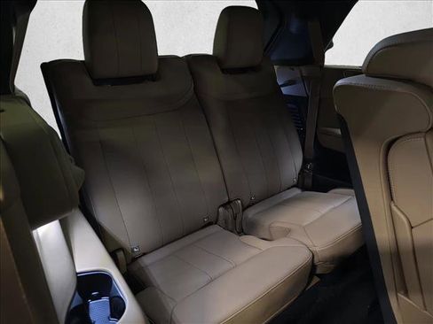 New 2026 Land Rover Range Rover Long Wheelbase SE image 12