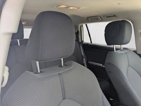 Used 2024 Toyota Highlander LE AWD/4WD image 19