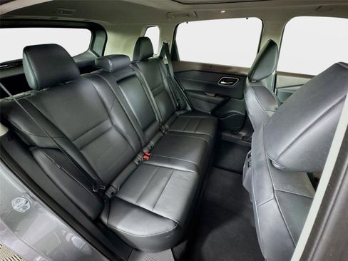 Certified 2021 Nissan Rogue SV w/ Premium Package FWD image 27