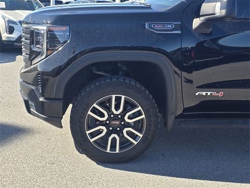 Used 2025 GMC Sierra 1500 AT4 w/ AT4 Premium Package image 9