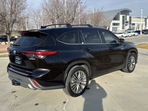 Used 2021 Toyota Highlander Platinum image 5