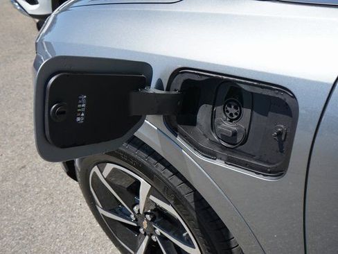 New 2025 Chevrolet Equinox EV LT image 11