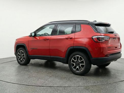 Used 2025 Jeep Compass Trailhawk AWD/4WD image 6