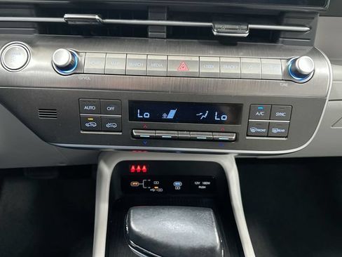 Used 2025 Hyundai Kona SEL AWD/4WD image 17