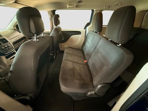 Used 2018 Dodge Grand Caravan SE w/ UConnect Hands-Free Group image 23