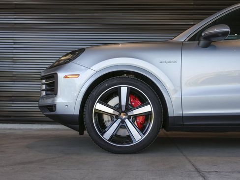 New 2026 Porsche Cayenne S AWD/4WD image 13