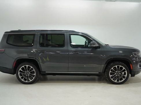 Used 2022 Jeep Wagoneer Series III w/ Premium Group I image 9