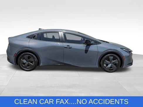 Used 2025 Toyota Prius LE FWD image 3