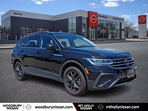 Used 2024 Volkswagen Tiguan SE AWD/4WD image 1