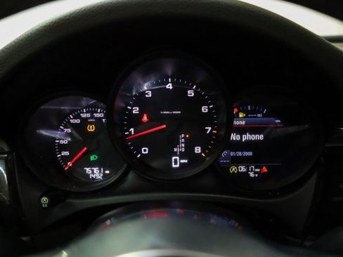 Used 2018 Porsche Macan image 12