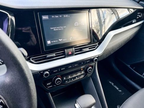 Certified 2022 Kia Niro LX image 19