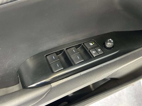 Used 2025 Toyota Camry SE FWD image 17