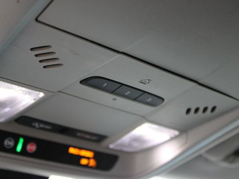 Used 2024 GMC Terrain SLT image 31