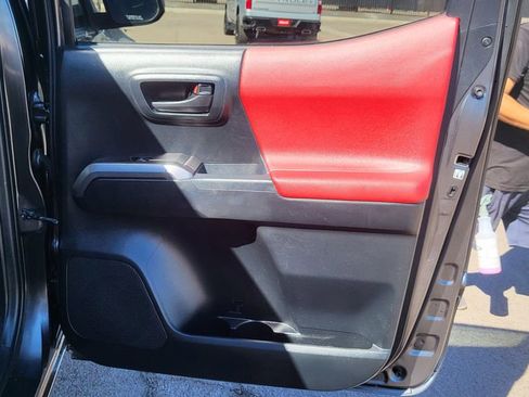 Used 2017 Toyota Tacoma SR5 image 17