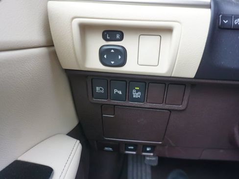 Used 2018 Lexus ES 350 w/ Luxury Package w/Wood Trim FWD image 5