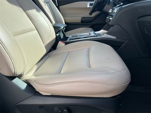 Used 2020 Ford Explorer XLT w/ Equipment Group 202A image 14