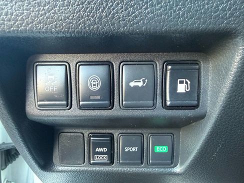 Used 2020 Nissan Rogue SV image 18