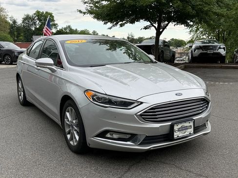 Used 2017 Ford Fusion SE w/ Fusion SE Technology Package FWD image 7