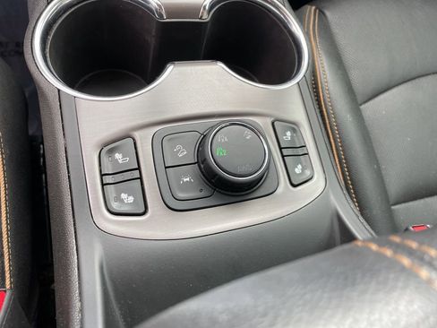 Used 2023 GMC Terrain AT4 image 20