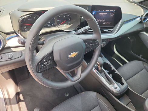 Used 2024 Chevrolet Trax LS w/ LS Convenience Package FWD image 10