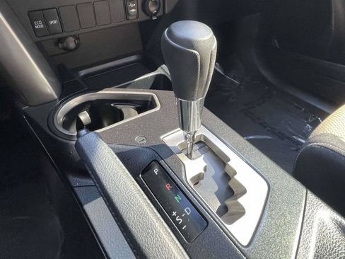 Used 2017 Toyota RAV4 XLE FWD image 40