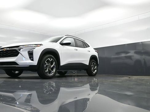 New 2026 Chevrolet Trax LT image 38