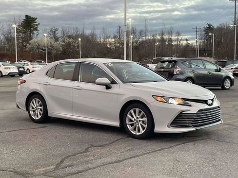 Used 2023 Toyota Camry LE image 7
