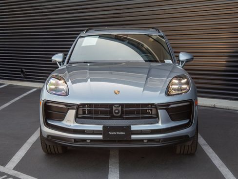 Certified 2026 Porsche Macan AWD/4WD image 10
