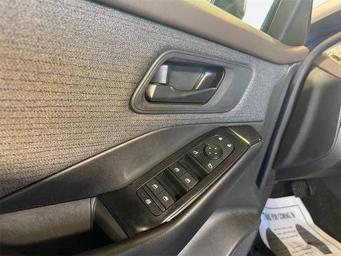 Used 2023 Nissan Rogue S image 14