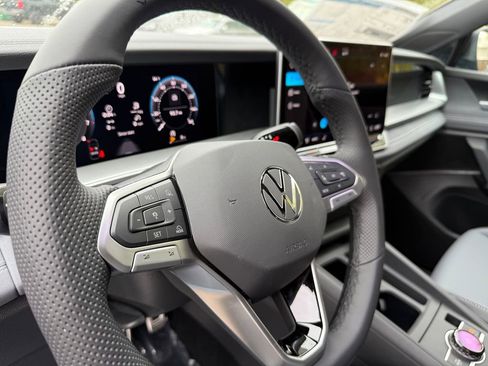 New 2026 Volkswagen Tiguan SE R-Line FWD image 17