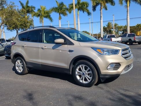 Used 2018 Ford Escape SE w/ SE Sync 3 Package image 2