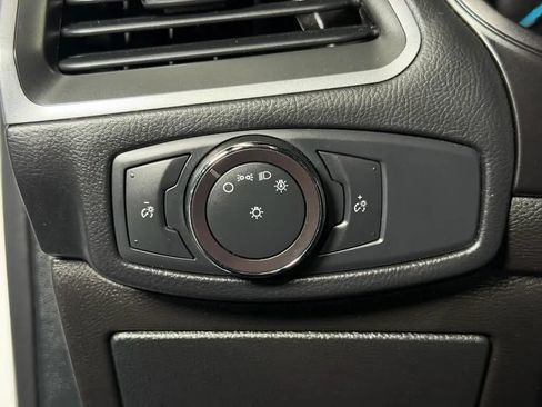Used 2018 Ford Edge SE FWD image 28