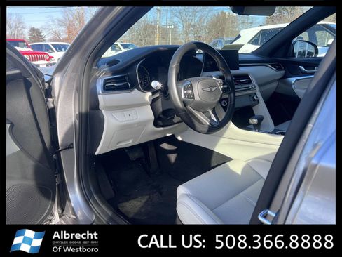 Used 2025 Genesis G70 2.5T image 9