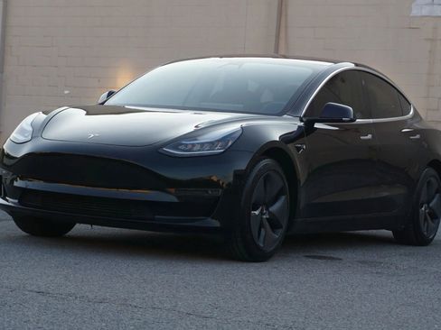Used 2018 Tesla Model 3 Long Range image 1