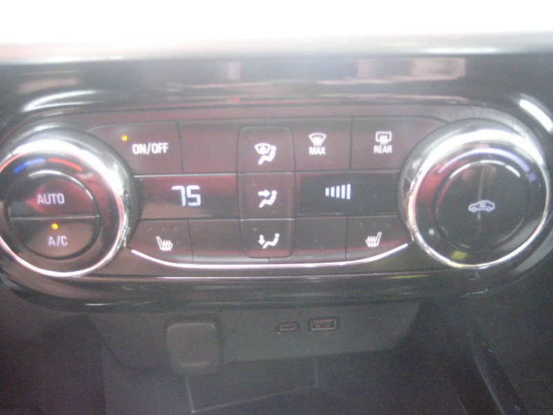 Used 2024 Chevrolet Trax LT w/ Driver Confidence Package FWD image 18