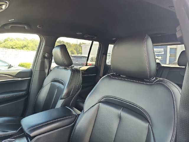 Used 2025 Jeep Grand Cherokee Limited AWD/4WD image 15
