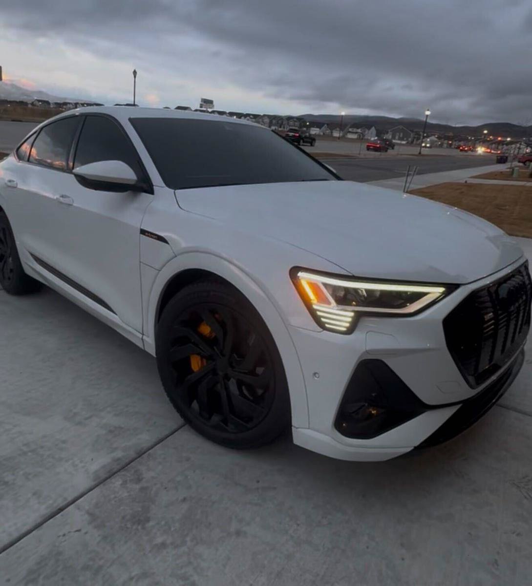 Used 2022 Audi e-tron Premium Plus AWD/4WD image 1