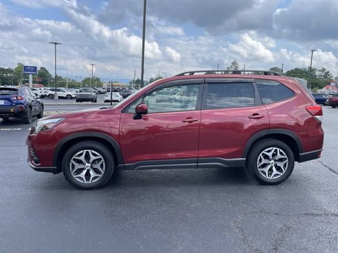 Used 2024 Subaru Forester Premium AWD/4WD image 3