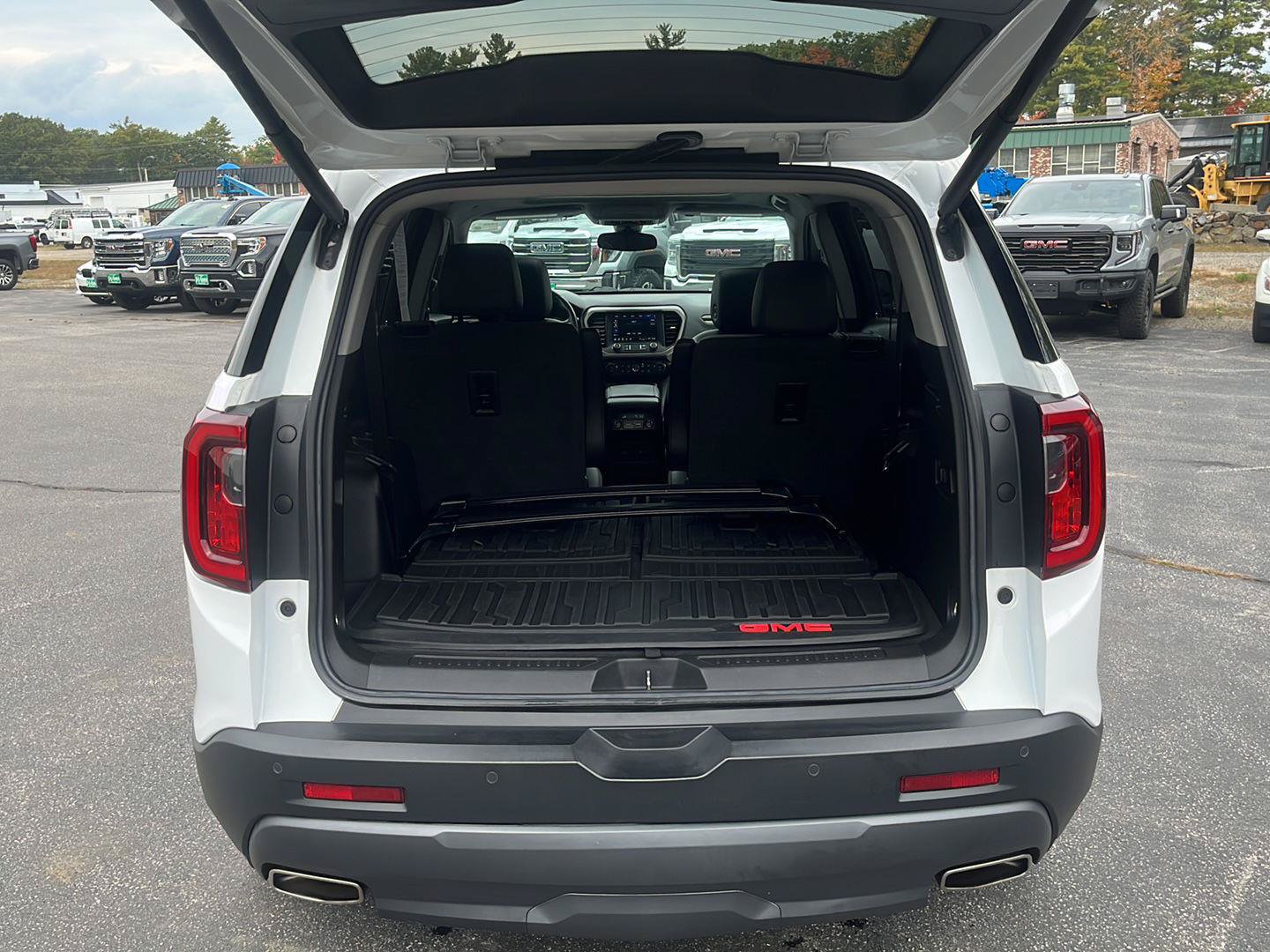 Used 2022 GMC Acadia AT4 w/ Technology Package AWD/4WD image 25