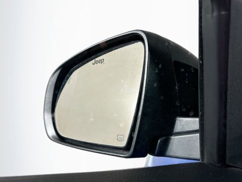 Used 2025 Jeep Compass Trailhawk AWD/4WD image 16