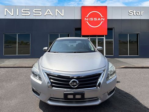 Used 2015 Nissan Altima 2.5 SV w/ Convenience Package FWD image 2