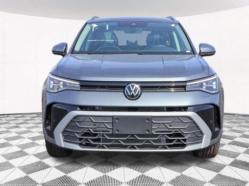 New 2025 Volkswagen Taos SE image 8