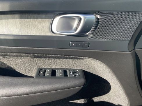 Used 2026 Volvo XC40 B5 Plus w/ Climate Package image 23