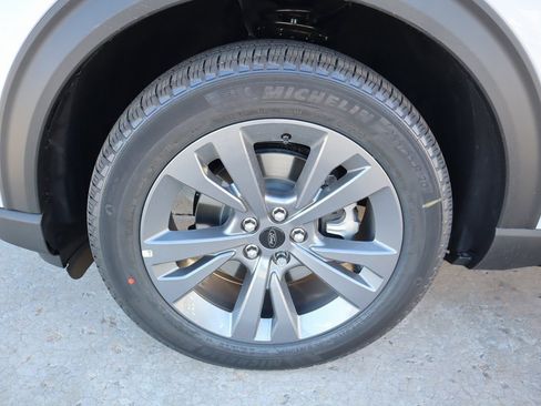 New 2026 Ford Explorer Active w/ Active Comfort Package image 20