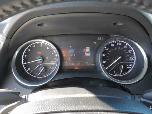 Used 2020 Toyota Camry SE image 23